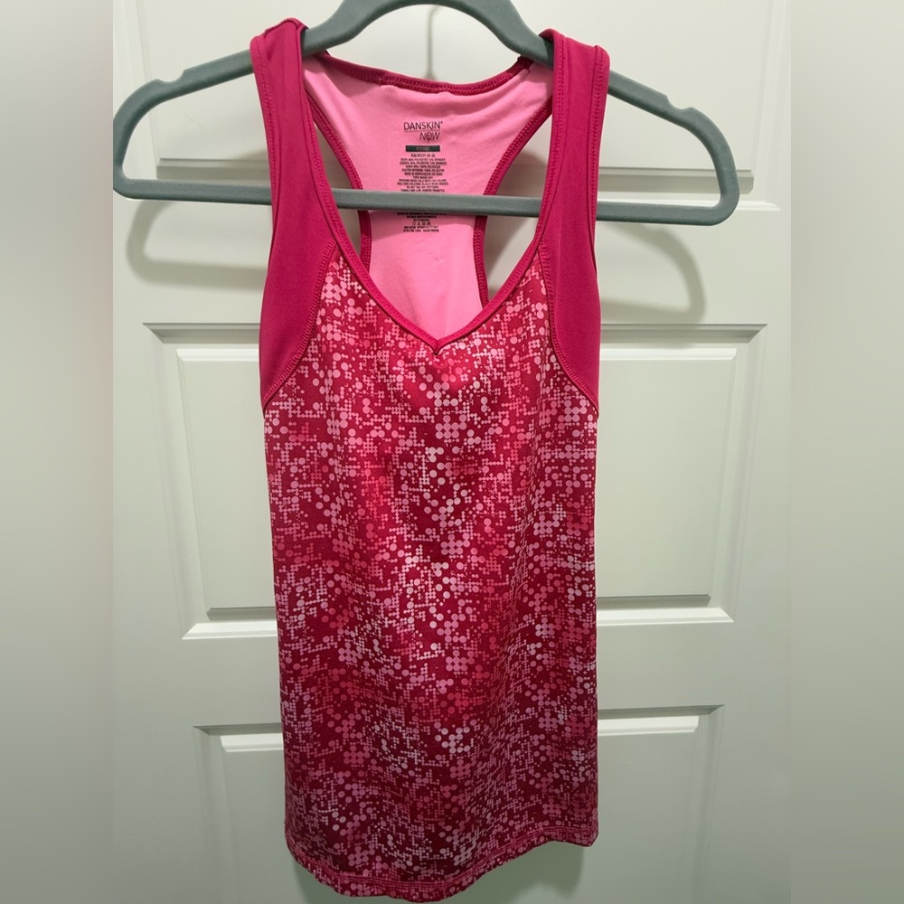 Danskin Now. Sleeveless Vneck Racerback Athletic Tank. Pinks. XS.